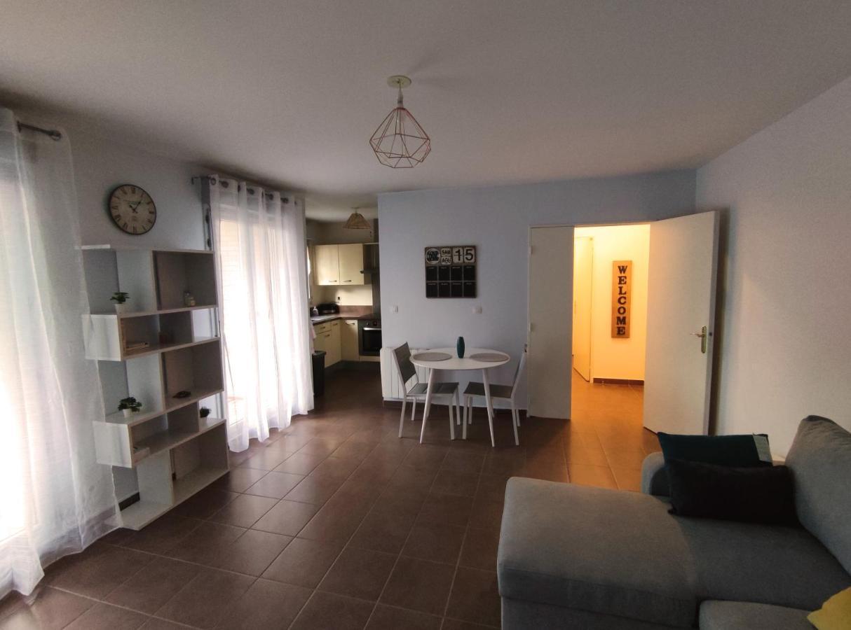 Appartement Avec Jardin Et Terrasse Pres De Paris Mantes-la-Jolie Exterior photo