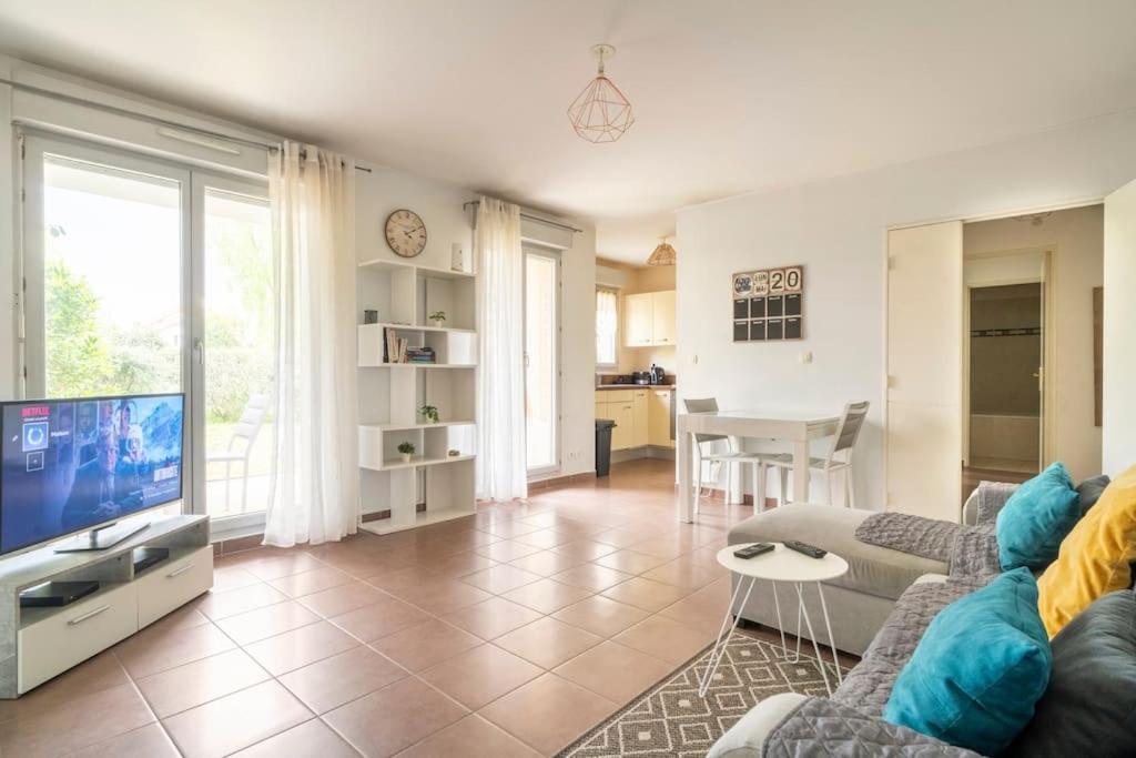 Appartement Avec Jardin Et Terrasse Pres De Paris Mantes-la-Jolie Exterior photo